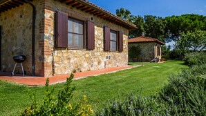 A stone house with a tiled roof, a brick chimney, and a well-maintained lawn. - Apartment 'Riccio' with Shared Pool, Wi-Fi and Air Conditioning (Montiano)