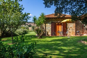 Terrace/patio - Apartment 'Farfalla' with Shared Pool, Wi-Fi and Air Conditioning (Montiano)