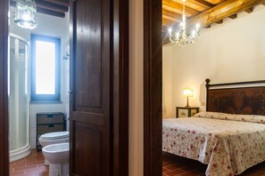 3 عدّة غرف نوم وواي فاي مجانًا وملاءات أسرّة