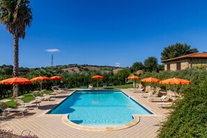 Pool - Apartment 'Tartaruga' with Shared Pool, Wi-Fi and Air Conditioning (Montiano)