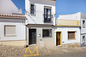 Exterior - Holiday Home 'Mdc - Muralhas Da Cidade' with Wi-Fi (Lagos)