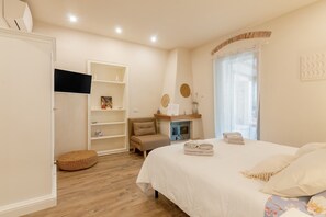4 bedrooms, free WiFi, bed sheets, wheelchair access