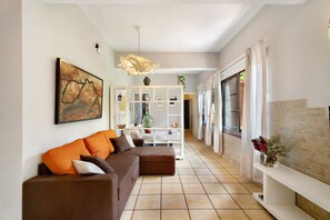 TV - Guest House "Energy Garden" with Mountain View, Private Terraces & Wi-Fi (BAJAMAR)