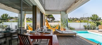 Holiday Home 'Casa Praia Do Meco' with Private Pool, Private Terrace and Wi-Fi