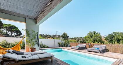 Holiday Home 'Casa Praia Do Meco' with Private Pool, Private Terrace and Wi-Fi