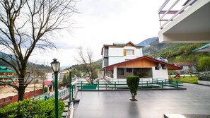 Front of property - Vaayu Resorts And Spa Manali (Manali)