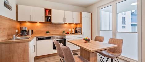 Refrigerador, horno, parrilla de estufa y lavavajillas