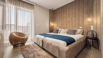 2 bedrooms, iron/ironing board, travel crib, WiFi