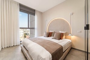 2 bedrooms, iron/ironing board, travel cot, WiFi