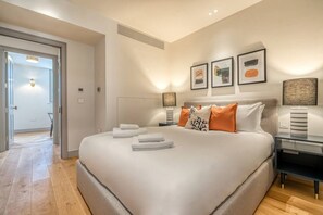 2 عدّة غرف نوم ومكواة/لوح كي وواي فاي وملاءات أسرّة