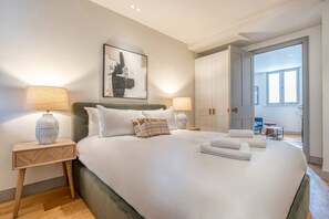 2 dormitoris, planxa i posts de planxar, wifi i roba de llit 