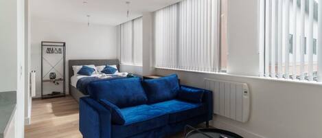 Desk, iron/ironing board, WiFi, bed sheets