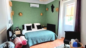 2 bedrooms, desk, iron/ironing board, travel crib