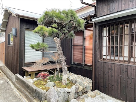 Exterior. A small renovated house in Asuka Village the cent - Asuka no yado / Takaichi-gun Nara