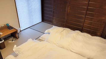 2 slaapkamers, een bureau, een strijkplank/strijkijzer, gratis wifi