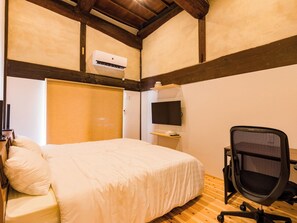 8 bedrooms, desk, iron/ironing board, free WiFi