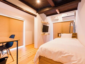 8 bedrooms, desk, iron/ironing board, free WiFi