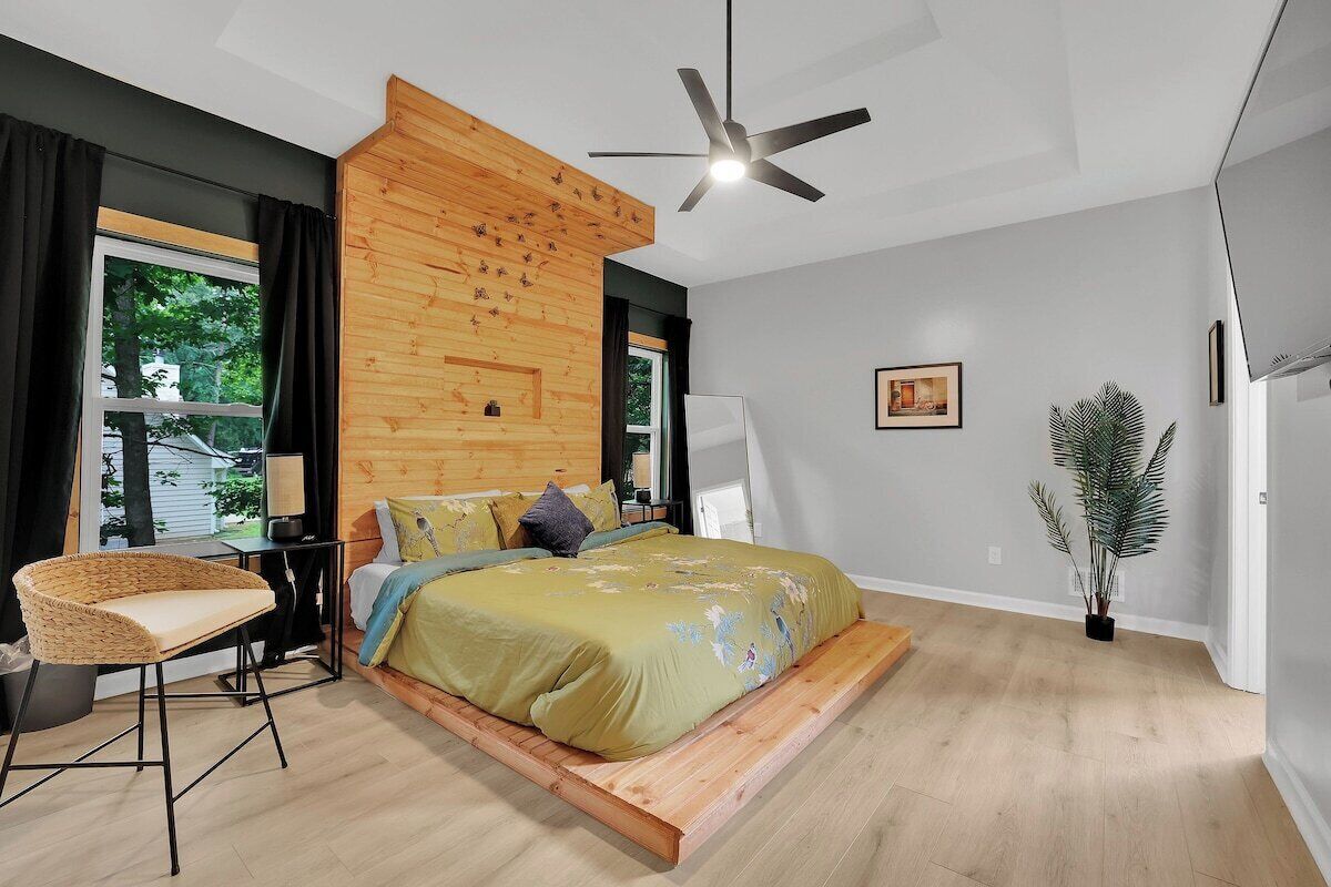 6 bedrooms, iron/ironing board, free WiFi, bed sheets