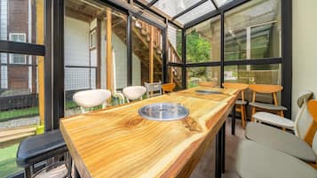 Basic Room, 3 Bedrooms (jeonwon 12 teugsil) | 1 bedroom, free WiFi