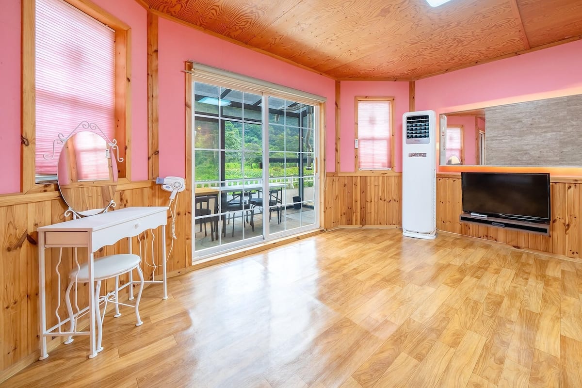 Basic Room, 2 Bedrooms (jeonwon 10) | 1 bedroom, free WiFi