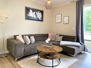 Een televisie, een dvd-speler en een stereo