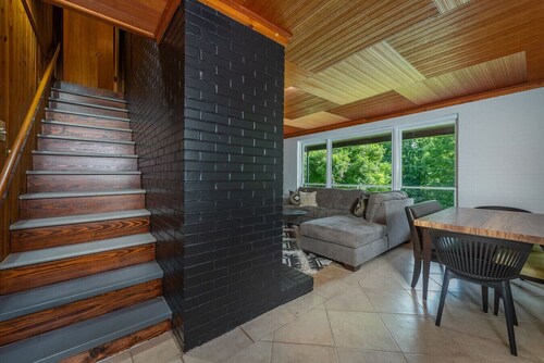 Family Retreat, Fire Pit, Grill, and 4.5 Acres!