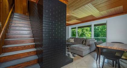 Family Retreat, Fire Pit, Grill, and 4.5 Acres!