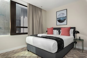 Design-Apartment | Badezimmer | Dusche, Haartrockner, Handtücher