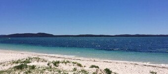 Copacabana, 4/61 Sandy Point Rd - water views, air con and WiFi