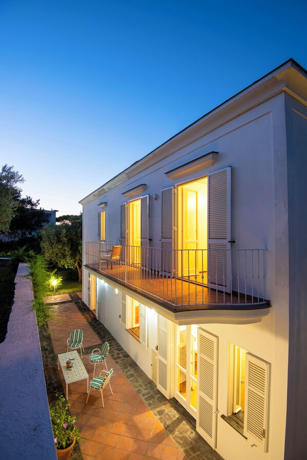Basic Double or Twin Room | Balcony view - Il Lauro Luxury Villa Ischia  (Ischia)