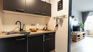 Fridge, microwave, stovetop, coffee/tea maker