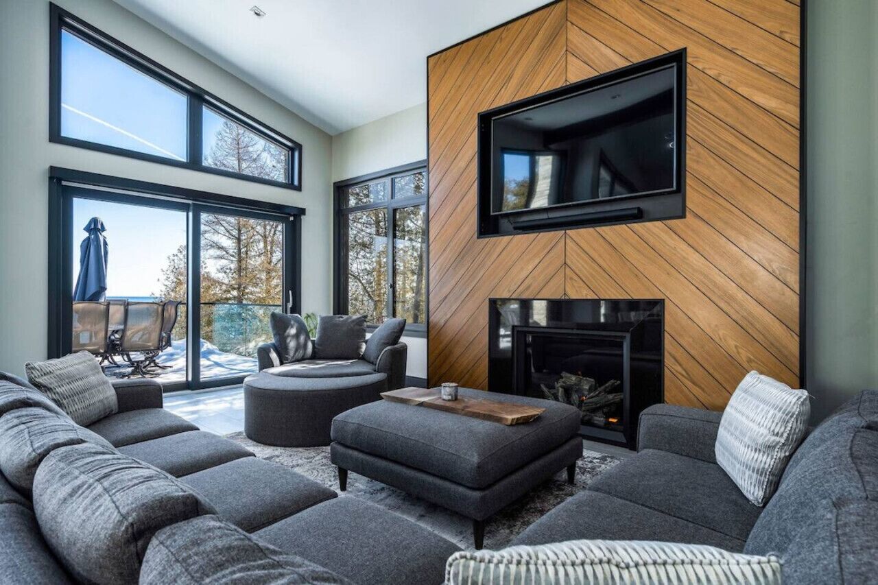 Smart TV, fireplace, stereo