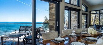 Bayview Oasis: Luxe Lakeside Escape w/ Pickleball