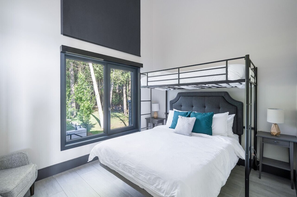 Bayview Oasis: Luxe Lake House w/ Pickleball Court Meaford Vrbo Bayview Oasis: Luxe Lake House w/ Pickleball Court Meaford Vrbo