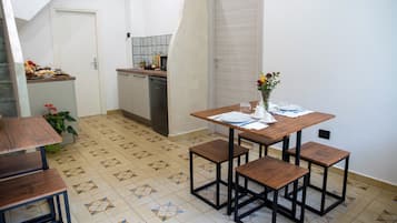 تلفزيون بشاشة مسطحة