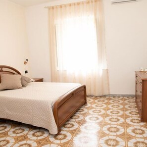 Frette Italian sheets, premium bedding, down comforters - B&B SAN NILO (Orsomarso)