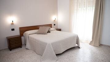 1 غرفة نوم وملاءات إيطالية من طراز فريتي وأغطية فراش متميزة