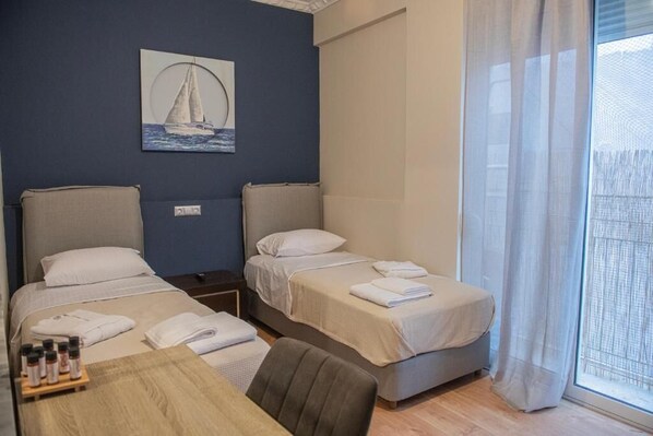 3 bedrooms, desk, free WiFi, bed sheets - Stylish 3 bedroom appartment Piraeus Center next to port and metro (Pireas)