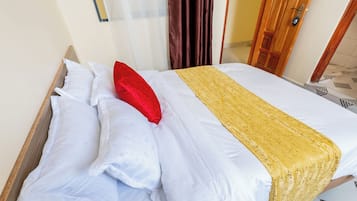 Executive Double Room | Desk, soundproofing, free WiFi, bed sheets