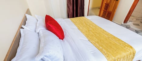 Habitación ejecutiva doble | Escritorio, sistema de insonorización, wifi gratis y ropa de cama