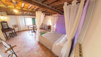 1 bedroom, in-room safe, iron/ironing board, free WiFi