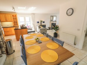 Dining - 12 Hillview (Buncrana)