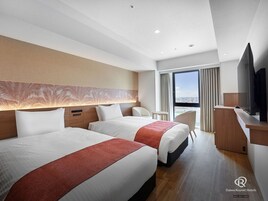 In-room safe, free WiFi, bed sheets