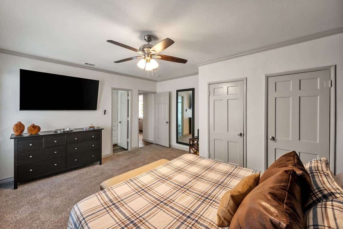3 bedrooms, iron/ironing board, travel crib, WiFi