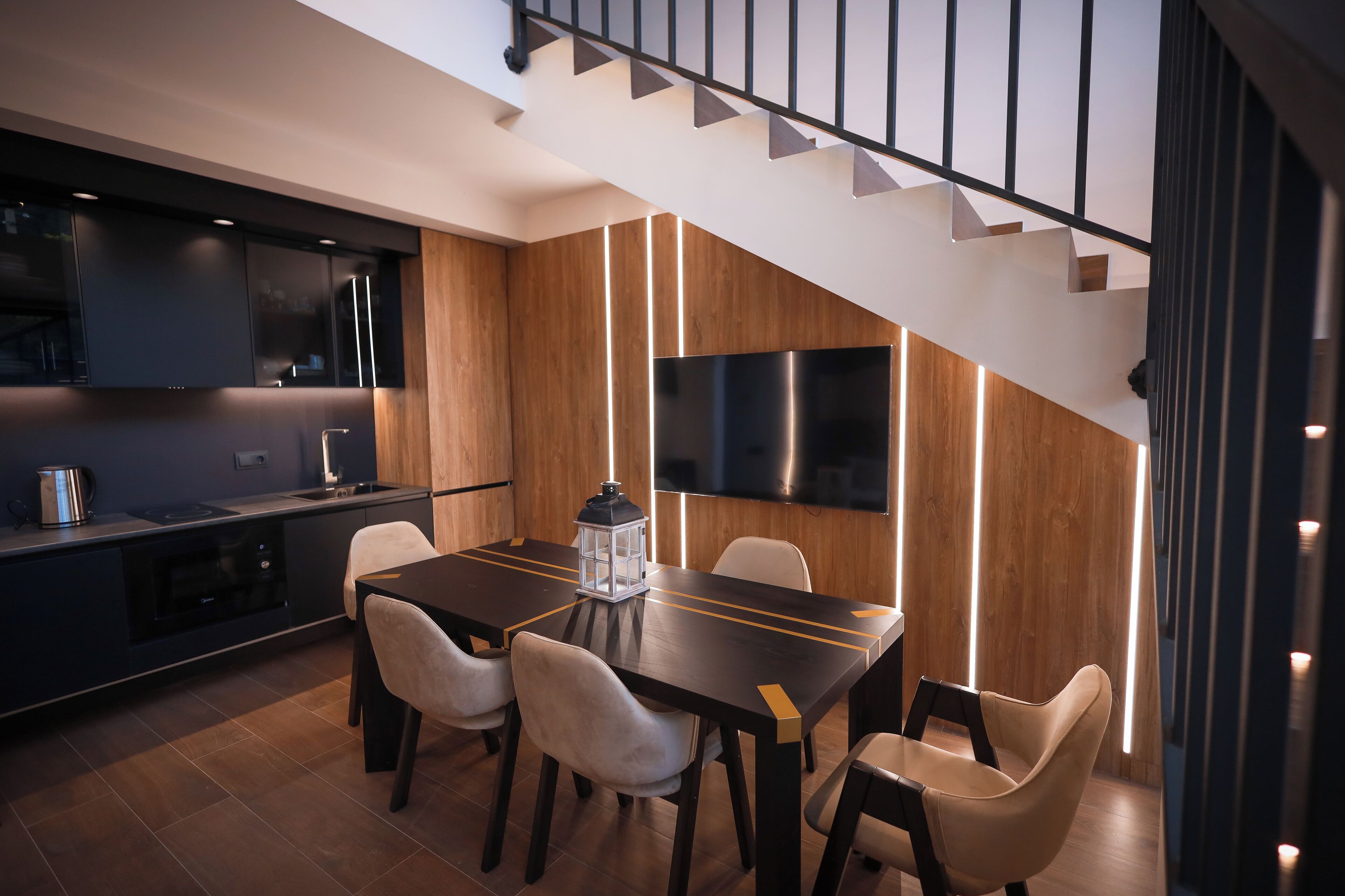 Deluxe Cottage | Living area | Flat-screen TV