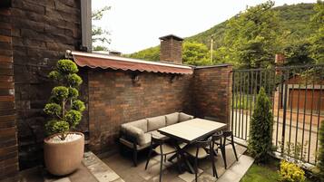 Loft cottage | Terrace/patio