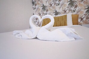 Iron/ironing board, WiFi, bed sheets