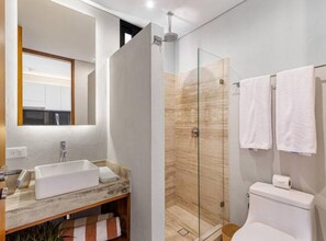 Dusche, Haartrockner, Handtücher