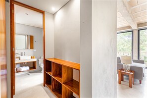 Shower, hair dryer, towels - Stylish - Large Loft With Pool (Cancún)