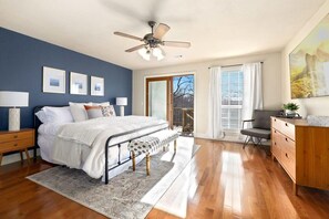 4 bedrooms, desk, iron/ironing board, WiFi